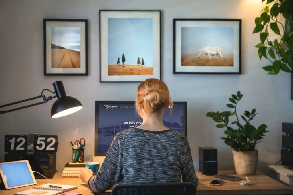 Modern and bright home office designed by Gkotzamanis Constructions.